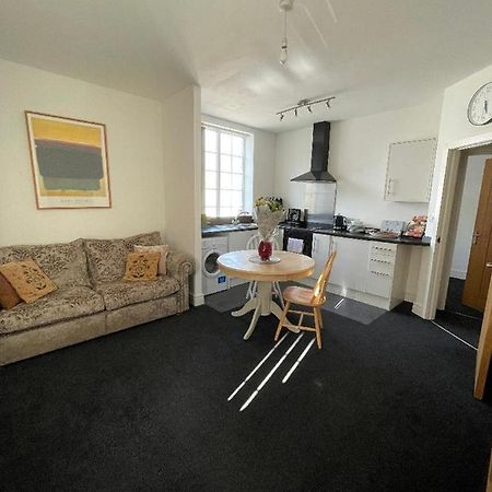 2 Bedroom Apartment In Kidderminster Bagian luar foto