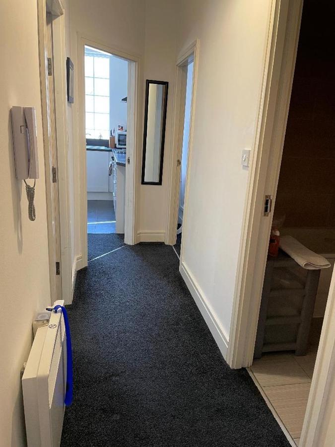 2 Bedroom Apartment In Kidderminster Bagian luar foto
