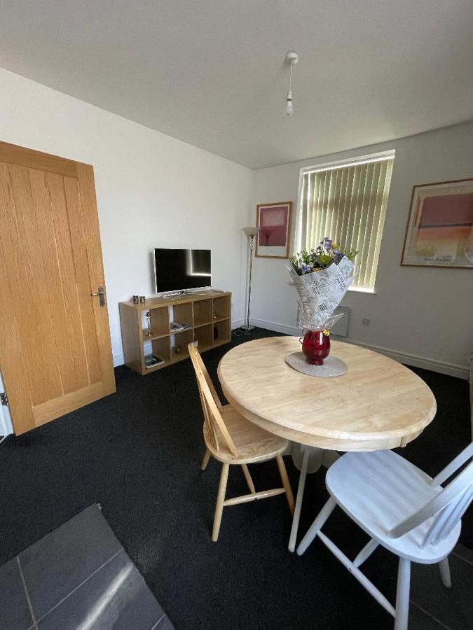 2 Bedroom Apartment In Kidderminster Bagian luar foto