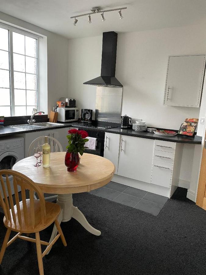 2 Bedroom Apartment In Kidderminster Bagian luar foto