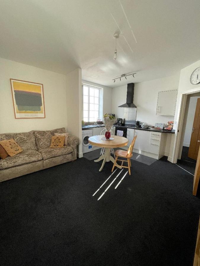 2 Bedroom Apartment In Kidderminster Bagian luar foto