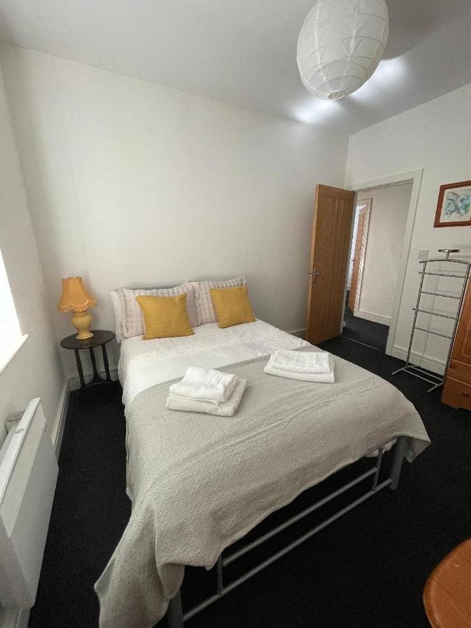 2 Bedroom Apartment In Kidderminster Bagian luar foto