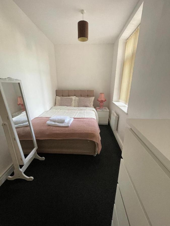 2 Bedroom Apartment In Kidderminster Bagian luar foto