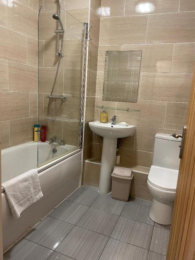 2 Bedroom Apartment In Kidderminster Bagian luar foto